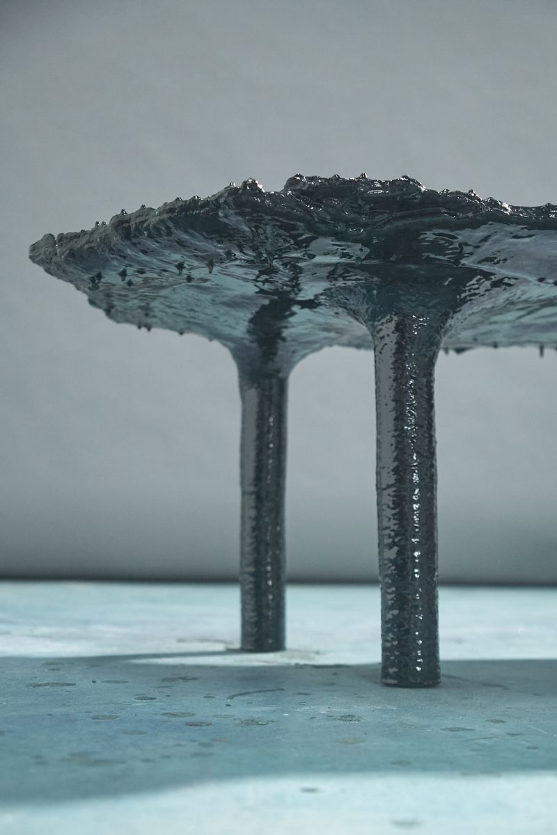 Arena A002, coffee table with five legs, by Maarten Alexander. Photo 6 of 12.