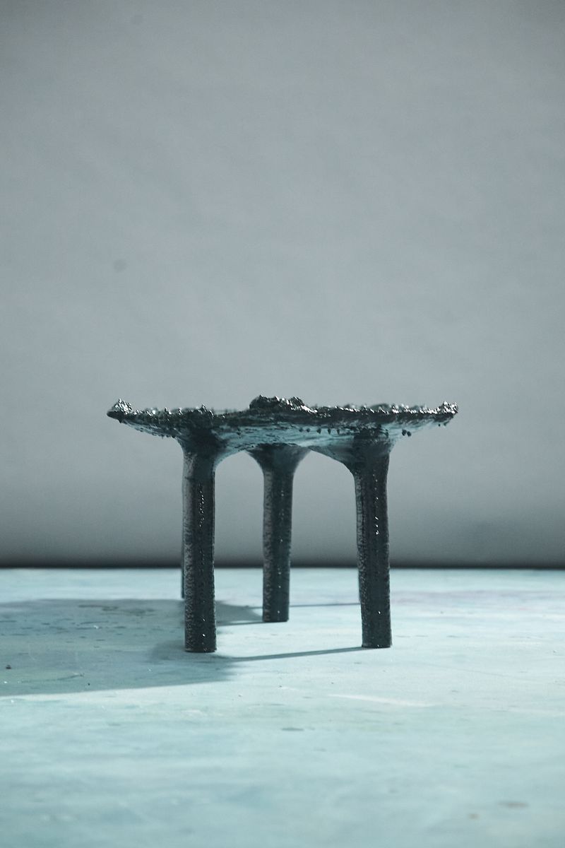 Arena A002, coffee table with five legs, by Maarten Alexander. Photo 11 of 12.